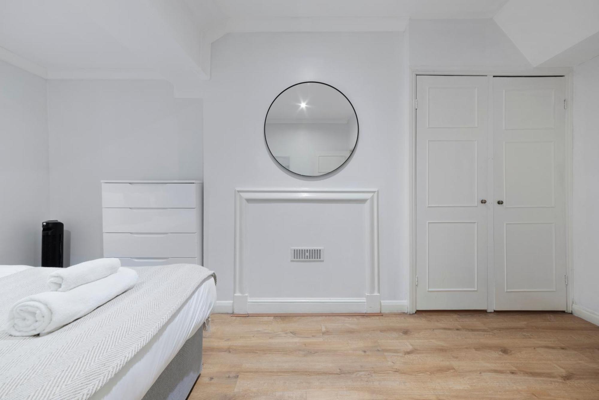2 Bed Piccadilly Apartment 4 London Eksteriør billede