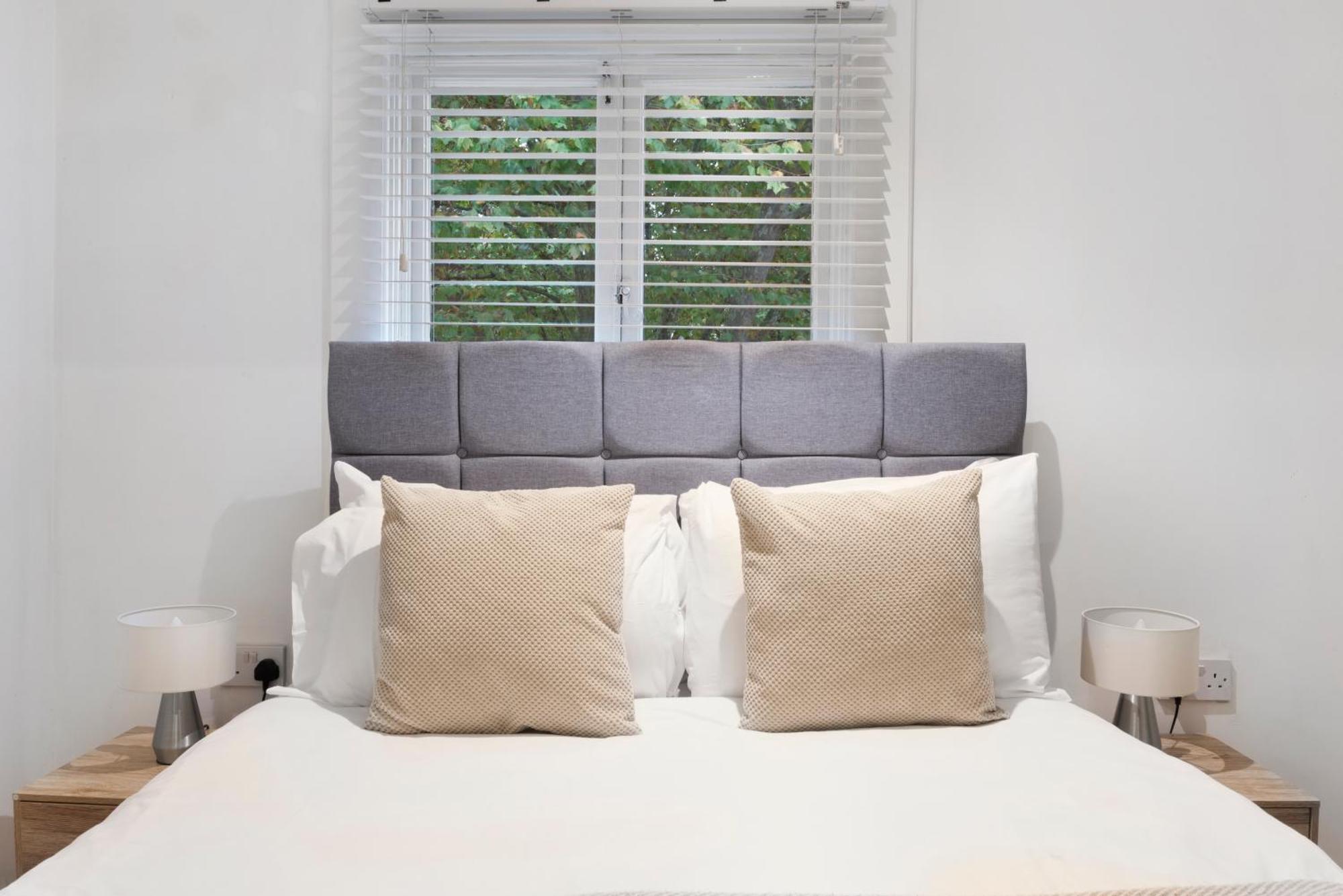 2 Bed Piccadilly Apartment 4 London Eksteriør billede