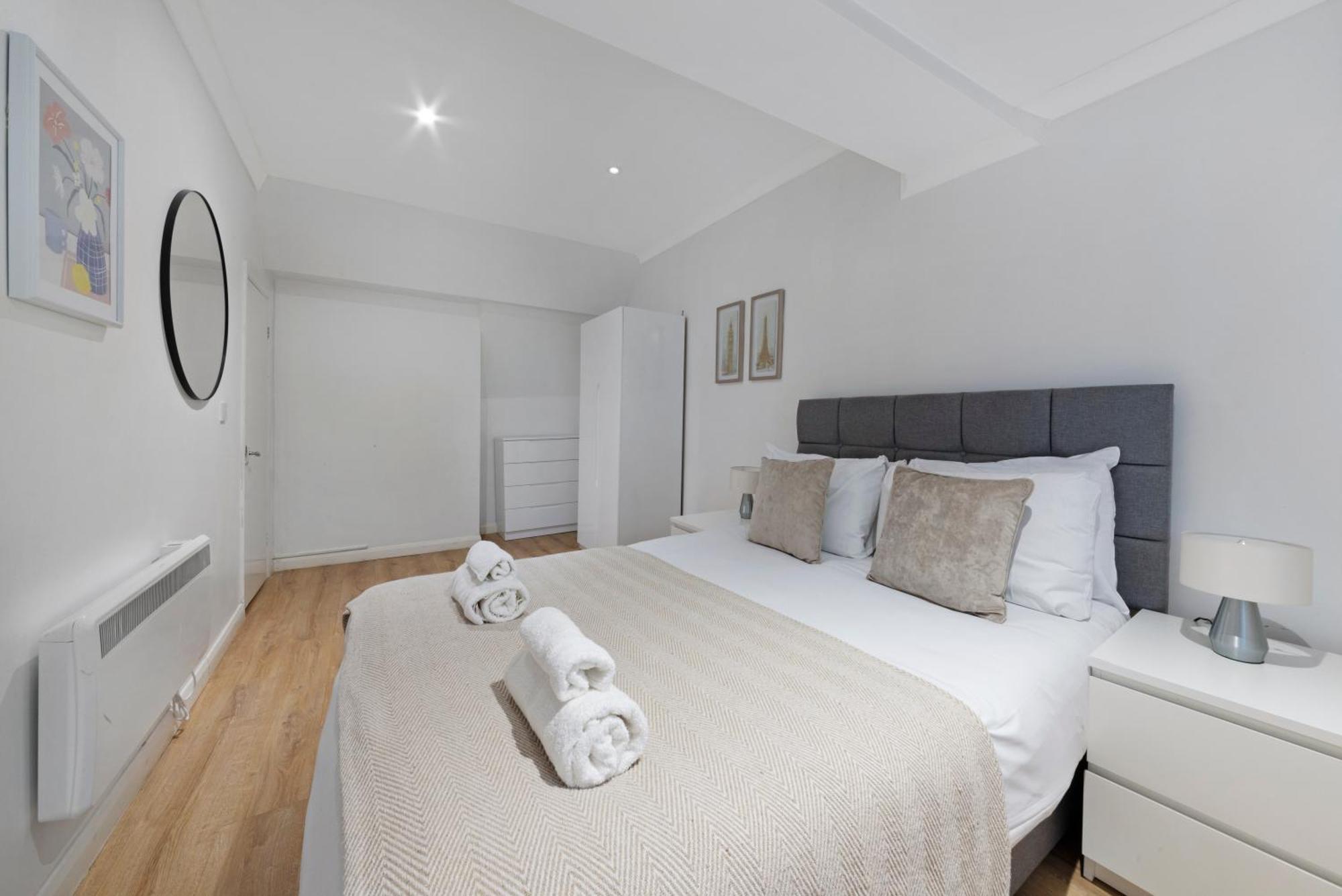 2 Bed Piccadilly Apartment 4 London Eksteriør billede